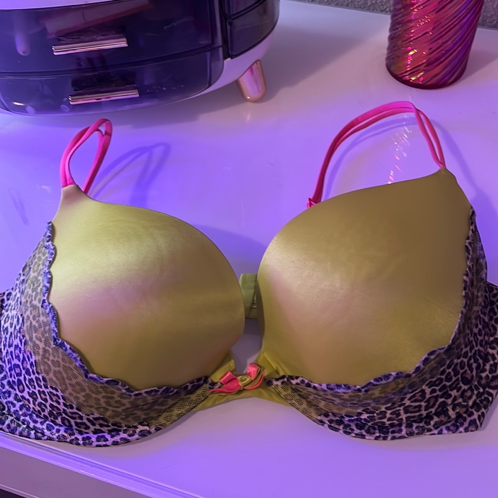 32D neon green leopard PINK bra